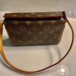 💯 Authentic Louis Vuitton Recital Purse Monogram